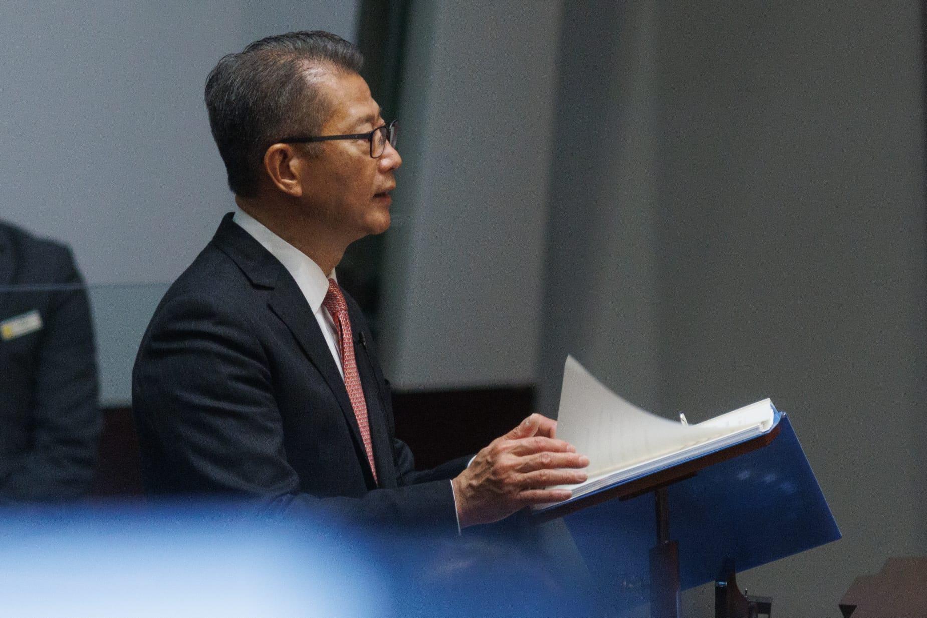 陳茂波指樓價仍高企，現階段未適宜撤辣。(蘇文傑攝)