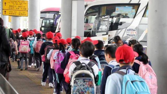 跨境小學生首日回復面授課　校長：難免有阻滯要時間適應