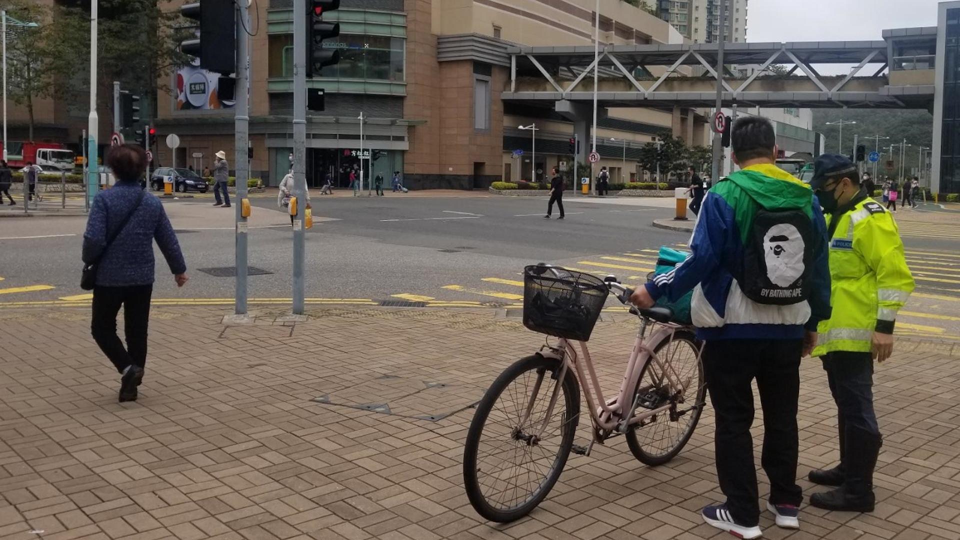 警打擊將軍澳單車違例　一連三日發36張傳票
