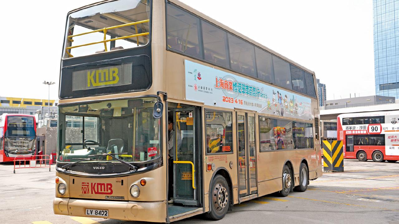 最後一部配備潛望鏡九巴退役 車長︰難忘與乘客隔鏡交流