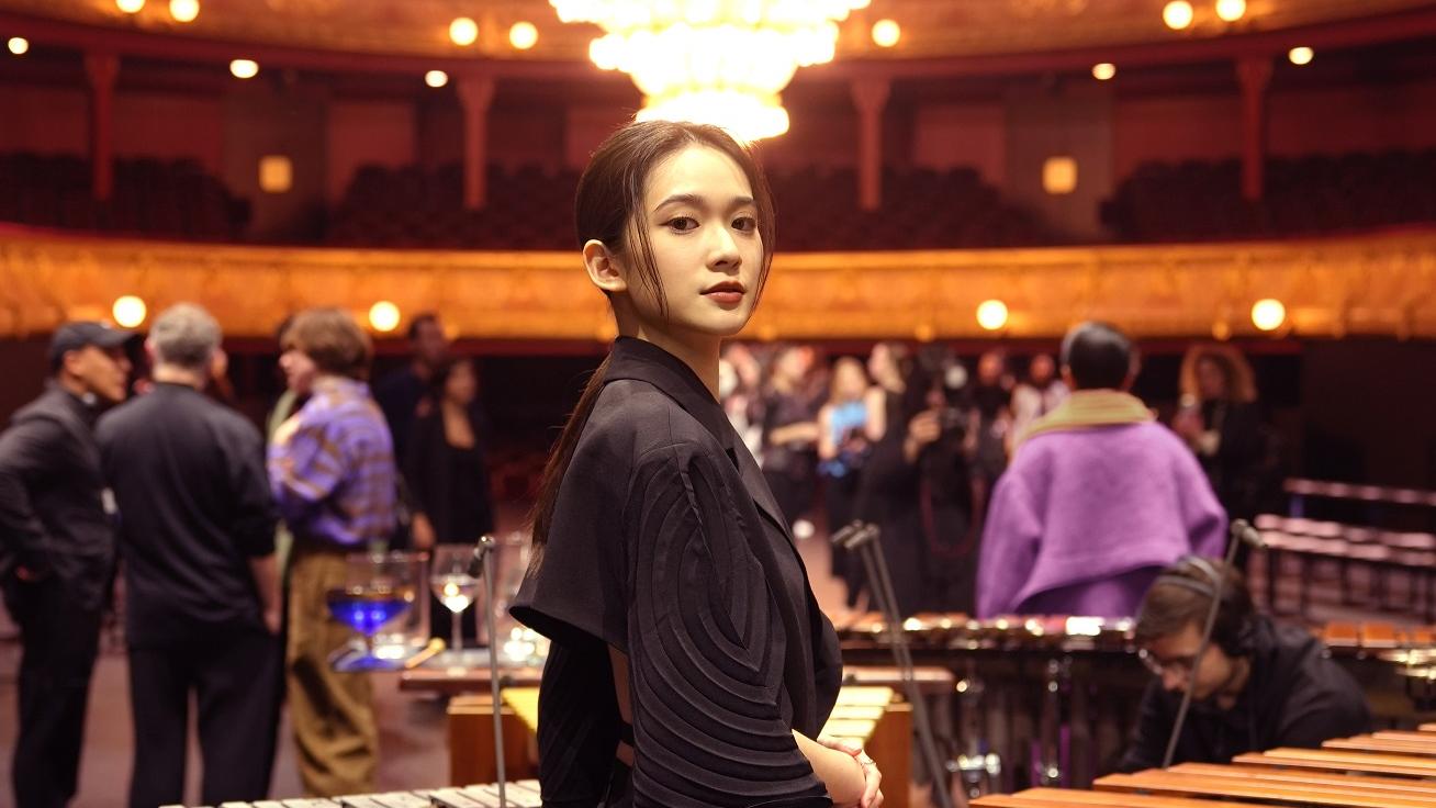 雲浩影首踏足巴黎時裝周好興奮     扭傷腰痛拋腦後