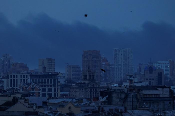 俄羅斯對烏克蘭發動新一輪的空襲，造成首都基輔停電。(路透社)