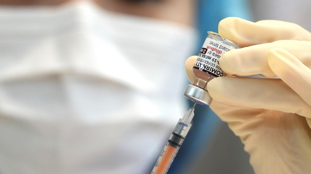 衞生署過去3個月接54宗有關接種新冠疫苗的異常報告。(資料圖片／陳奕釗攝)