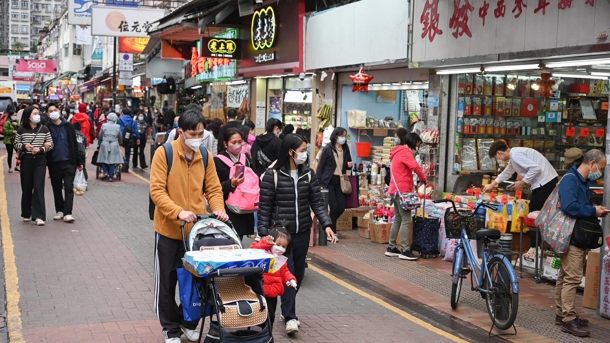 本港與內地通關後，新康街一帶「水貨街」人流重現。(資料圖片／李睿哲攝)