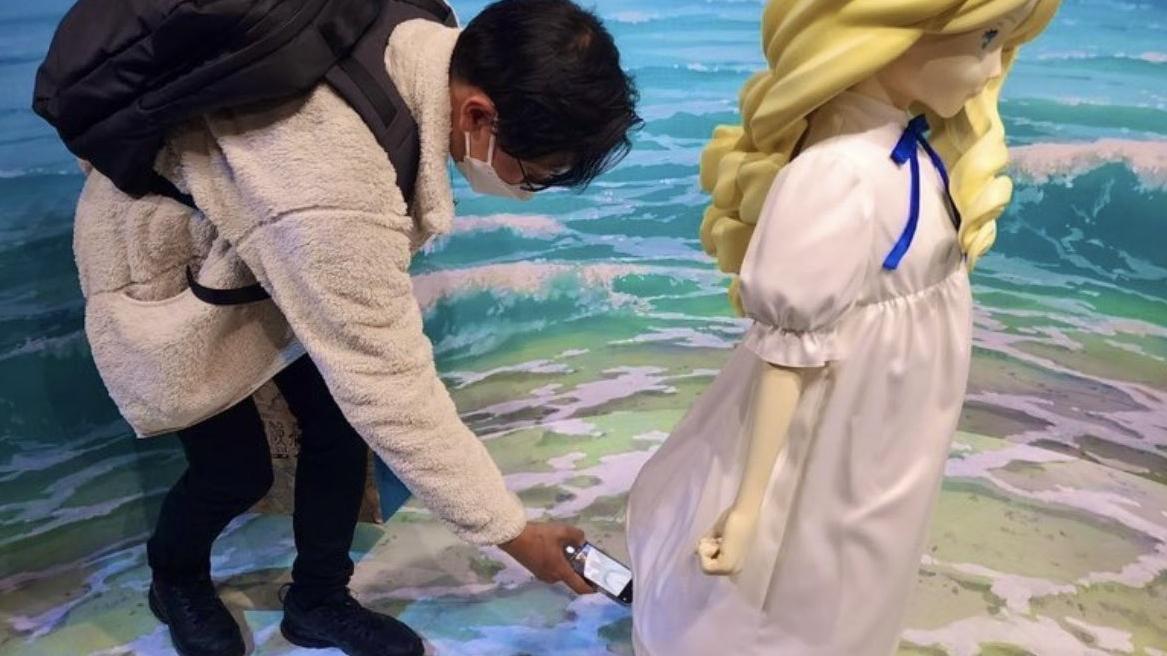 遊客在吉卜力公園拍攝奇怪的相片引起愛知縣知事的不滿。(Twitter圖片)