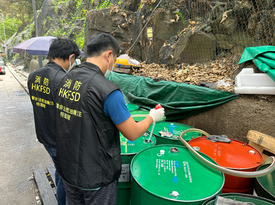 消防處搗破葵涌一非法加油站　檢獲大批入油工具