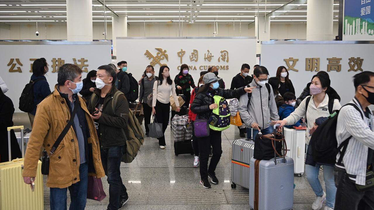 內地宣布延長港澳居民回鄉證有效期。(2023年1月8日，福田口岸。資料圖片)