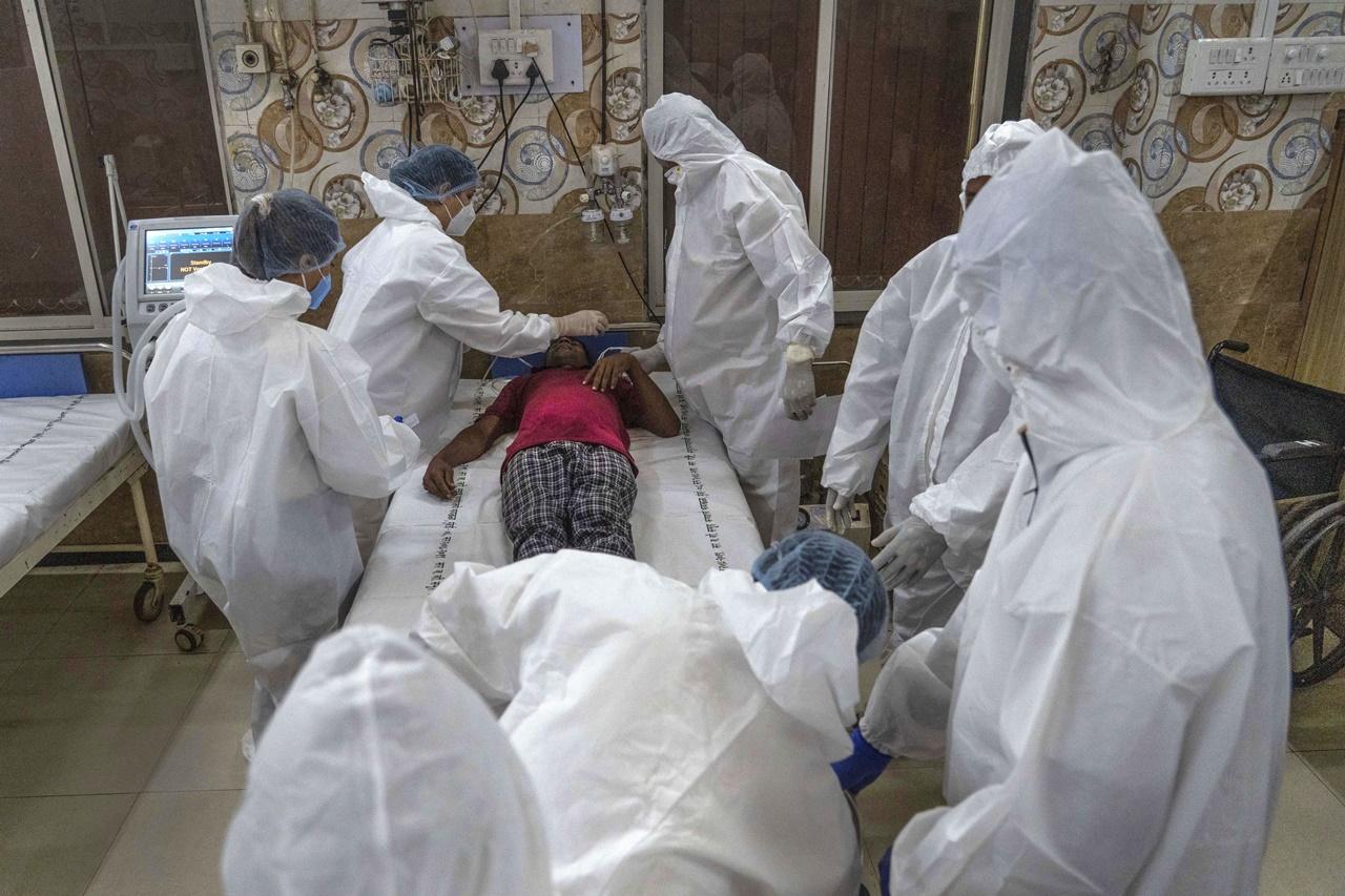 印度受新冠變種病毒Arcturus肆虐，連續4日過萬人感染。(AP)