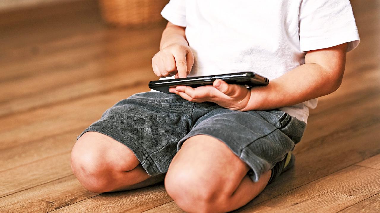 13歲童擅用母親帳戶「課金」9萬買道具 消委會倡引入監管機制