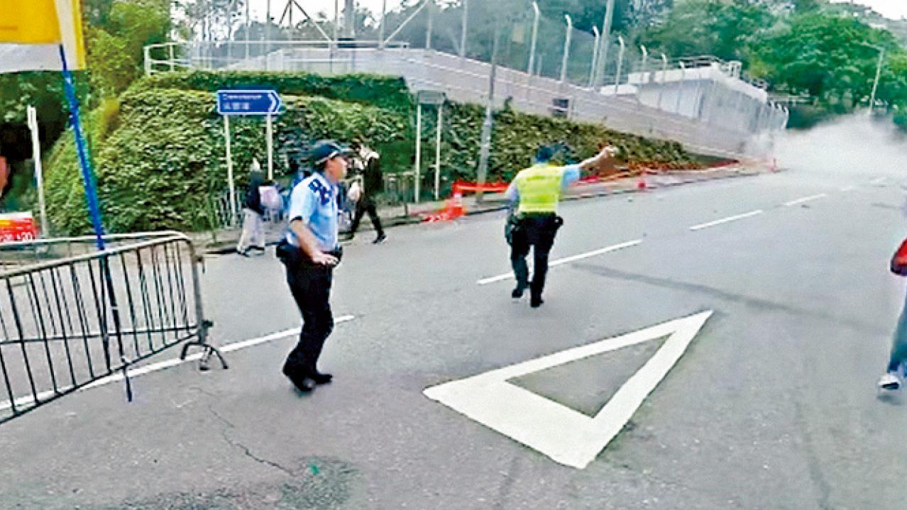 葵涌一貨倉石屎剝落 父女受傷 負責人被捕