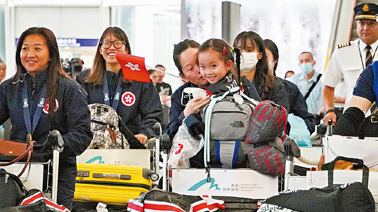 女子冰球隊凱旋回港 領隊關婉儀：有不足由管理層負責
