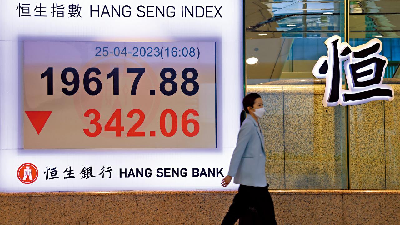 月挫一成｜九成科企落後大市 科指跑輸 ETF月失血38億