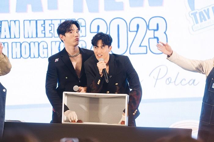 初見TayNew泰開心