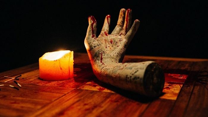 《奇異女俠》片商A24新作 《Talk to Me》屍手召惡靈