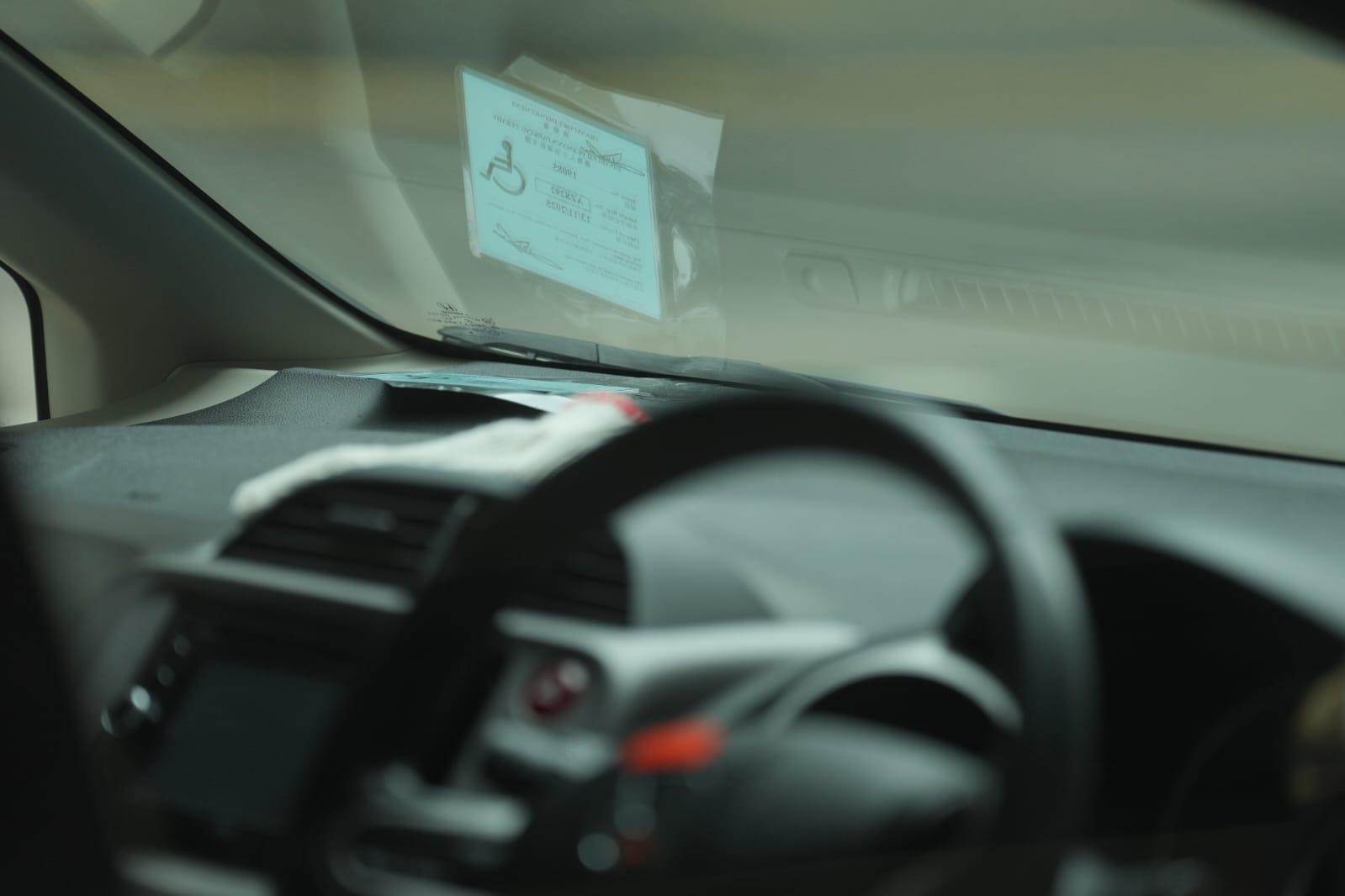 申訴專員｜殘疾泊位「灰證」審批程序寬鬆被濫用　運輸署打擊不力