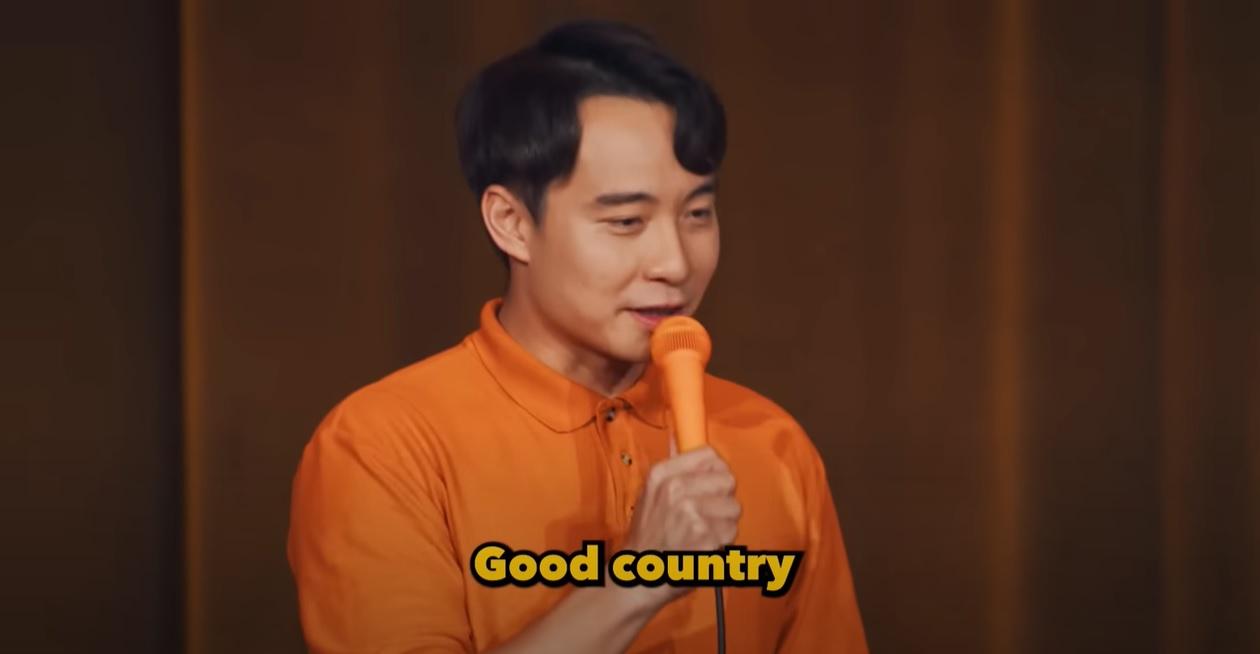 來自馬來西亞的華裔YouTuber「Uncle Roger」最近微博諧禁言。(影片截圖)