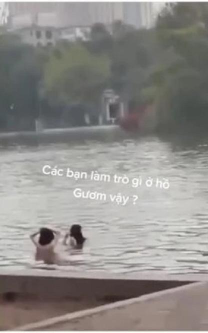越南還劍湖驚見2「少女」沐浴惹公憤，警方調查揭真相。(YouTube)