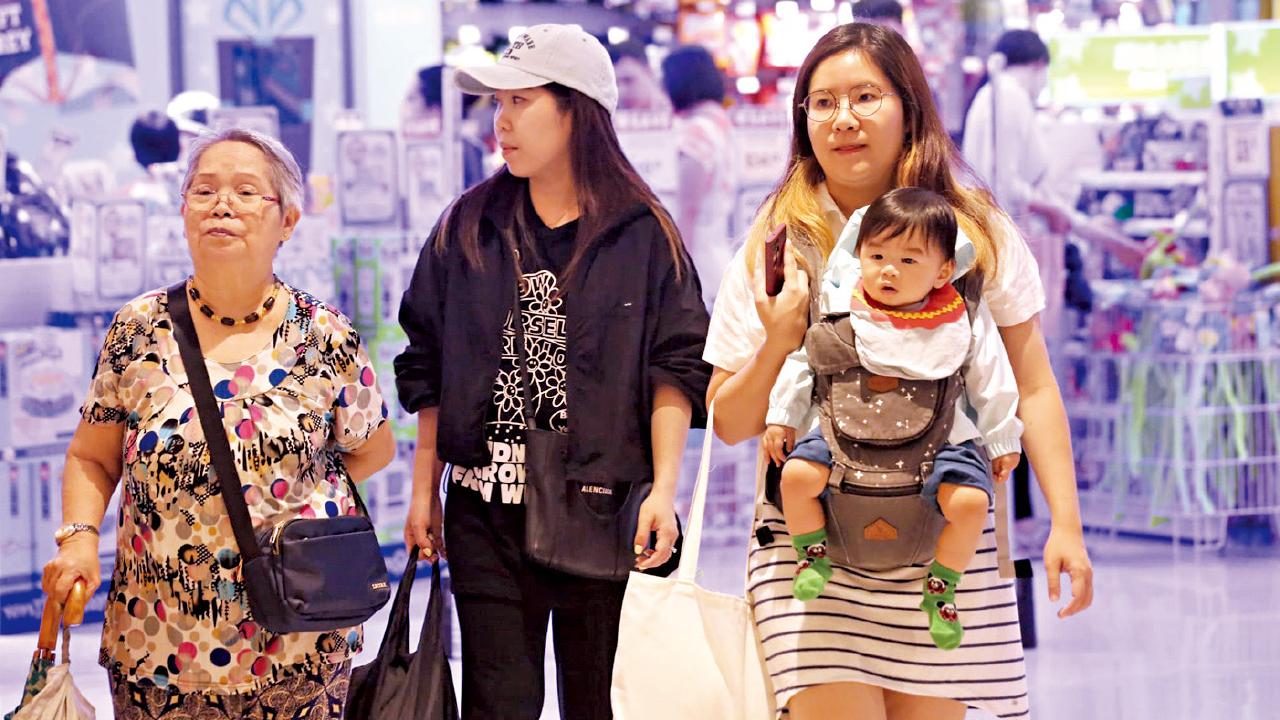 大批市民趁母親節外出慶祝 酒樓食肆花店生意暢旺