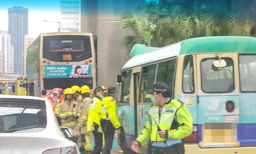 葵青路巴士小巴相撞　至少12傷