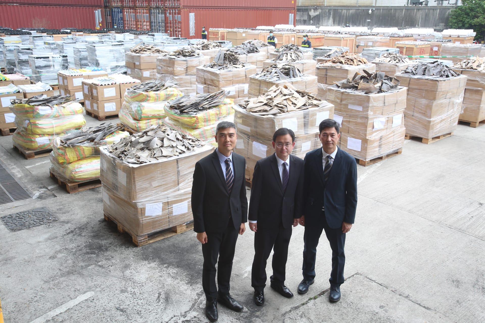 海關搗破3宗利用遠洋船及內河船的走私案件。