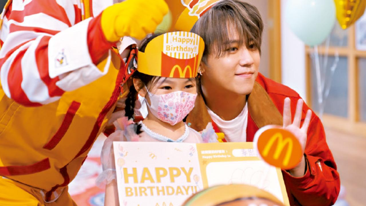 姜濤夥麥當勞管理層探訪病童 傳遞愛心正能量