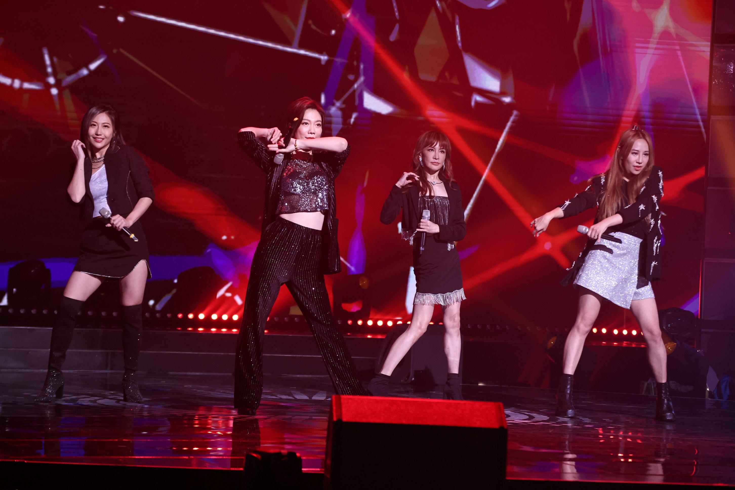 中年好聲音紅白大戰｜龍婷露腰撼COLLAR 率曹敏寶支嚳儀跳唱《隆重登場》