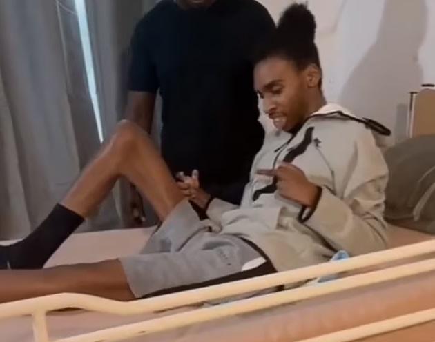 英國青年遭刀刺