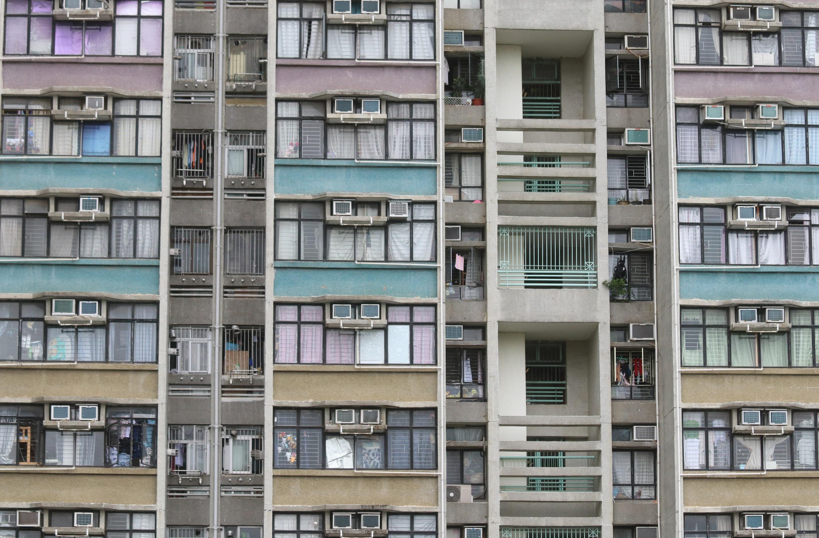 畏首畏尾的「公屋富戶政策」