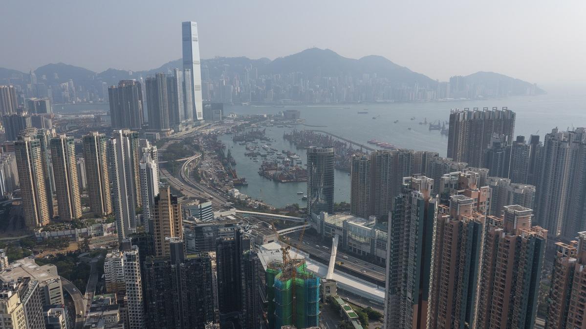 仲量聯行最新發布的《香港住宅銷售市場綜述》指，加息、出生率和結婚個案減少，將導致香港樓價短期欠缺上升動力。(資料圖片)