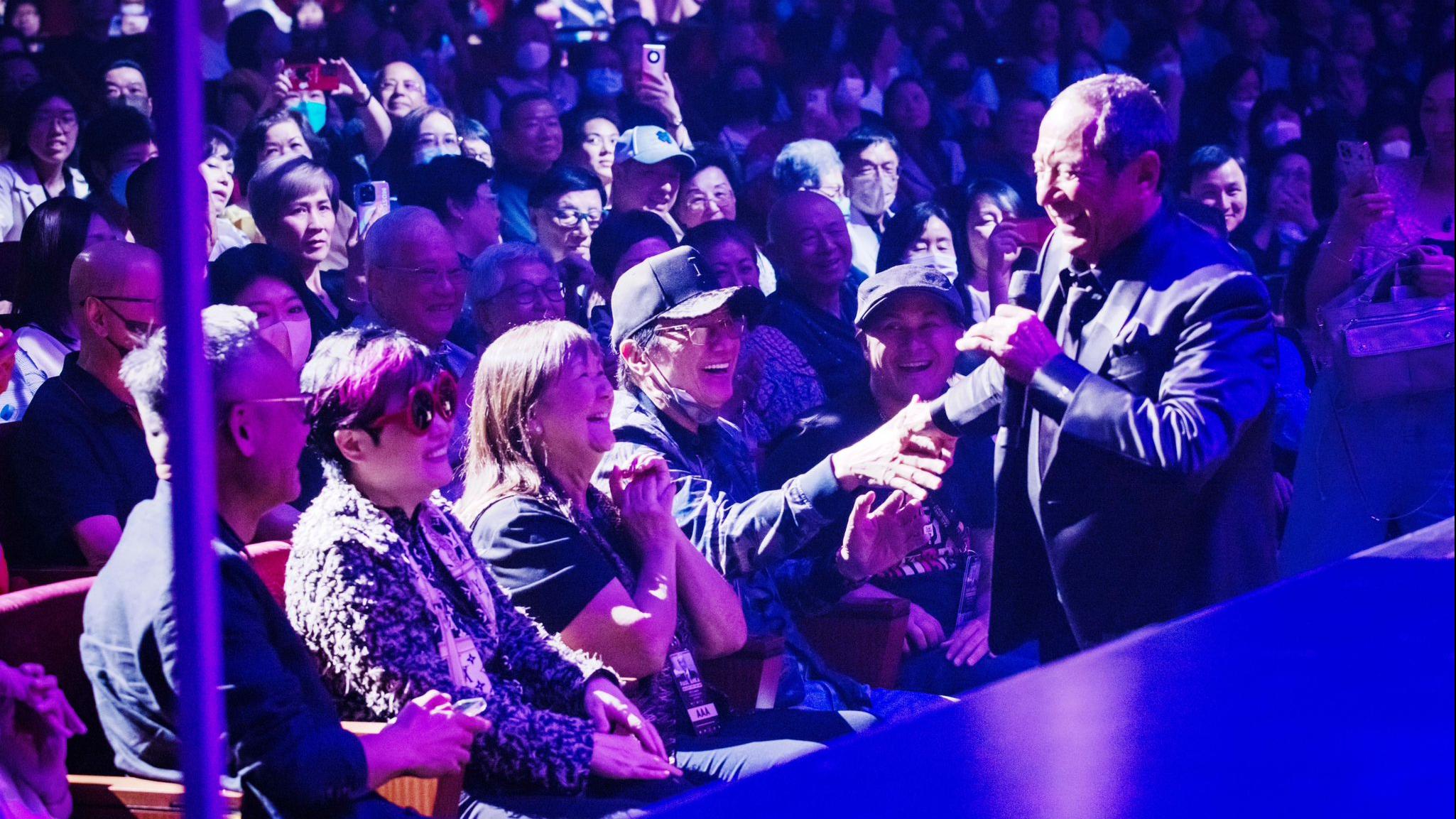 Paul Anka首度來澳門獻唱 許冠傑伉儷捧場