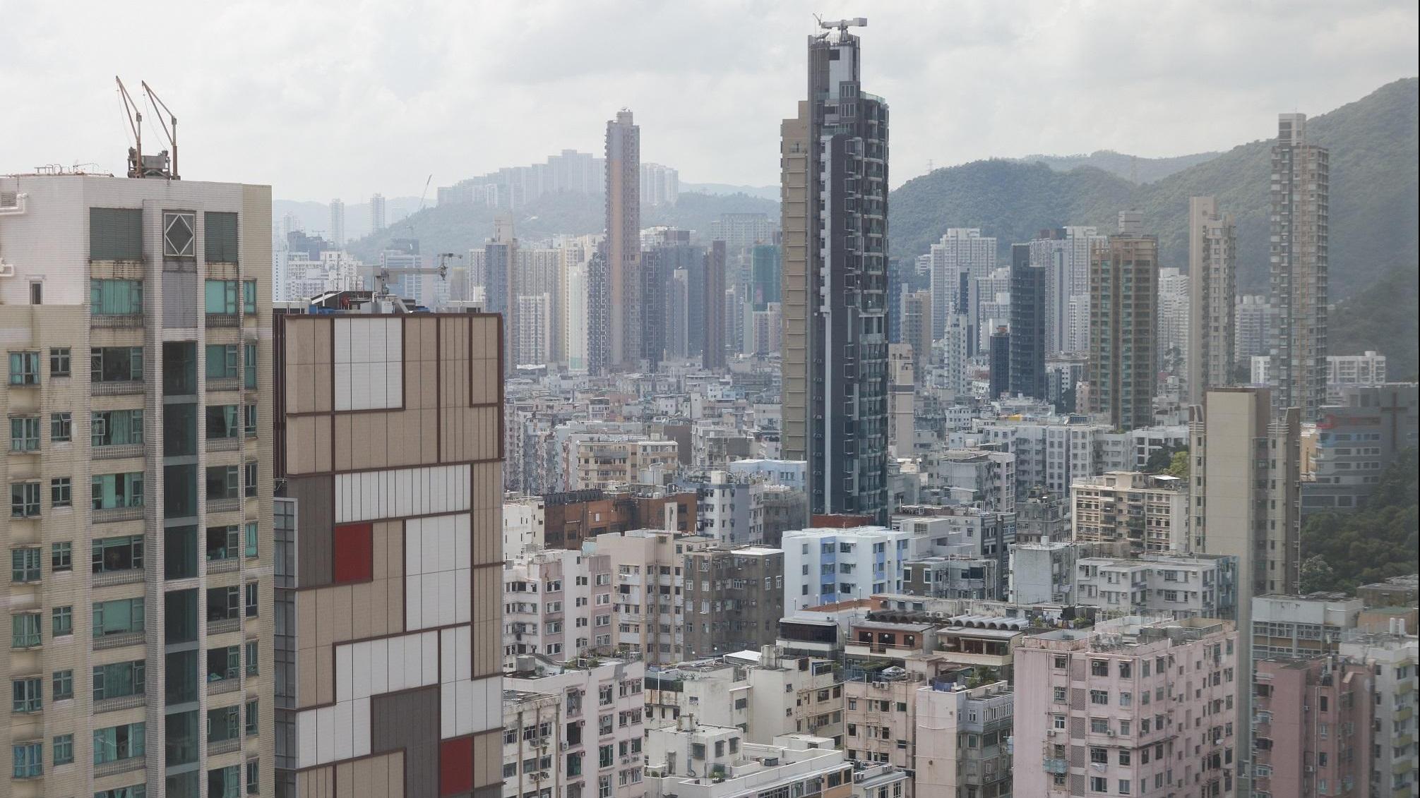 據仲量聯行資料指，今年第一季本港商業地產投資額，較去年第四季跌10%至16億美元(約125.6億港元)，原因是大部分交易以中小型私人資本交易為主。(資料圖片)