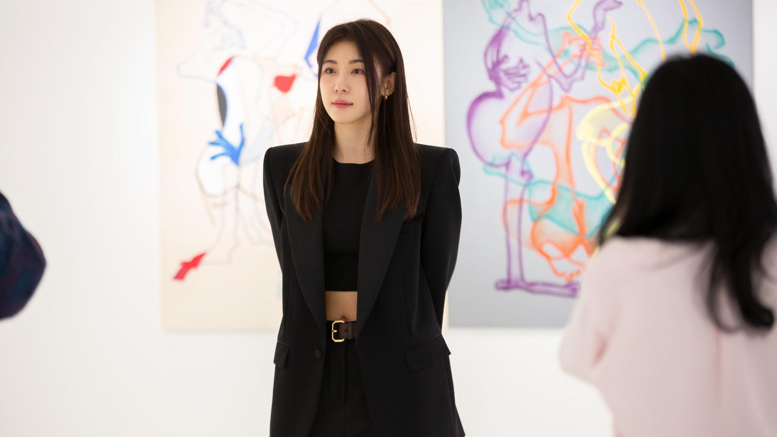 河智苑首爾舉行首個畫展 透過無臉人表達數碼世界的人際關係