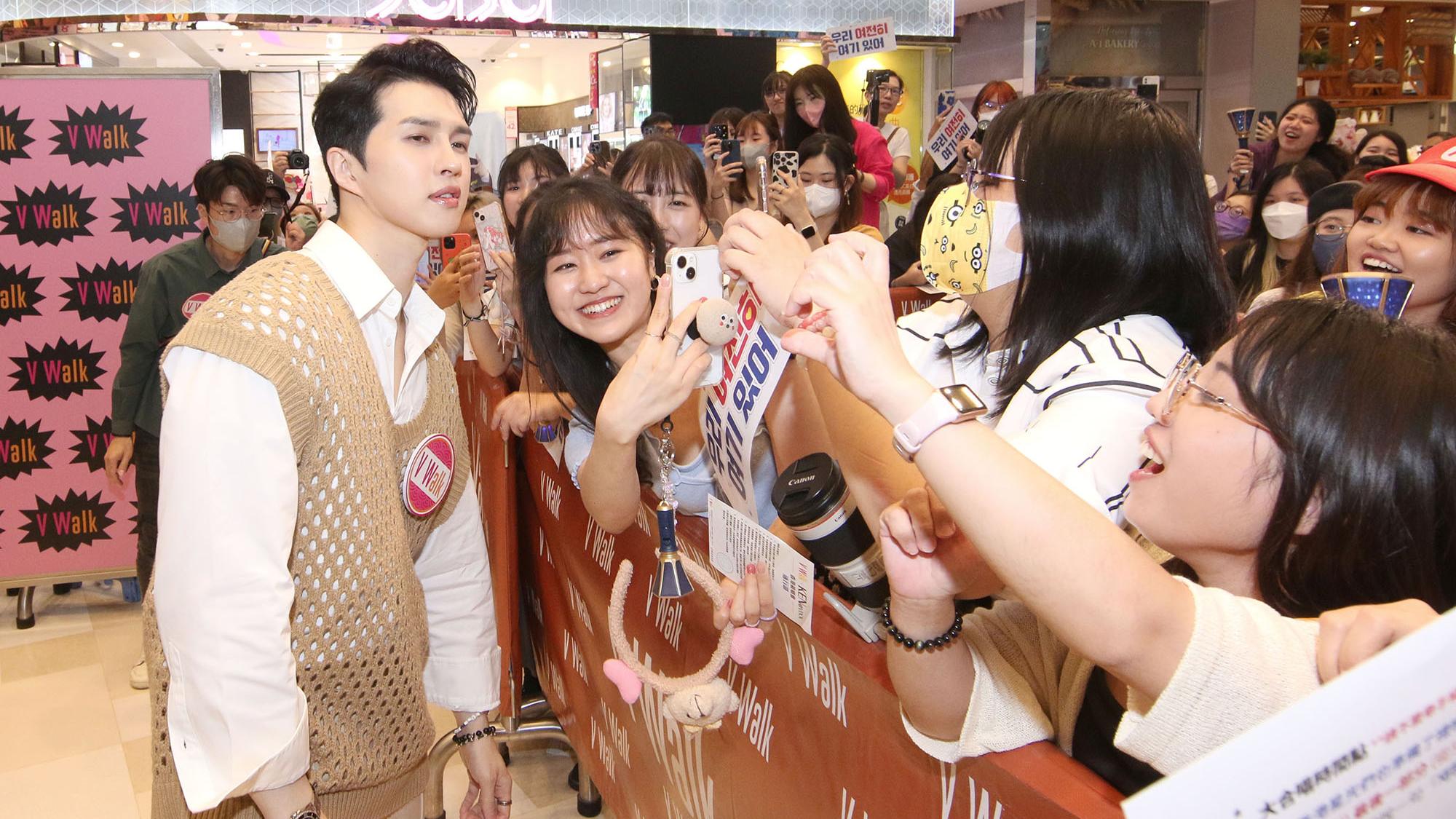 KEN@VIXX首度單拖訪港辦簽唱會 派心單眼狂放電