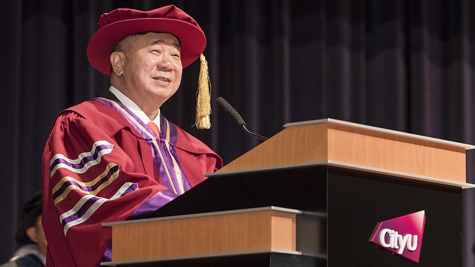 梅彥昌致辭時鼓勵教員和學生應多以學習為中心，而非以教學為中心。