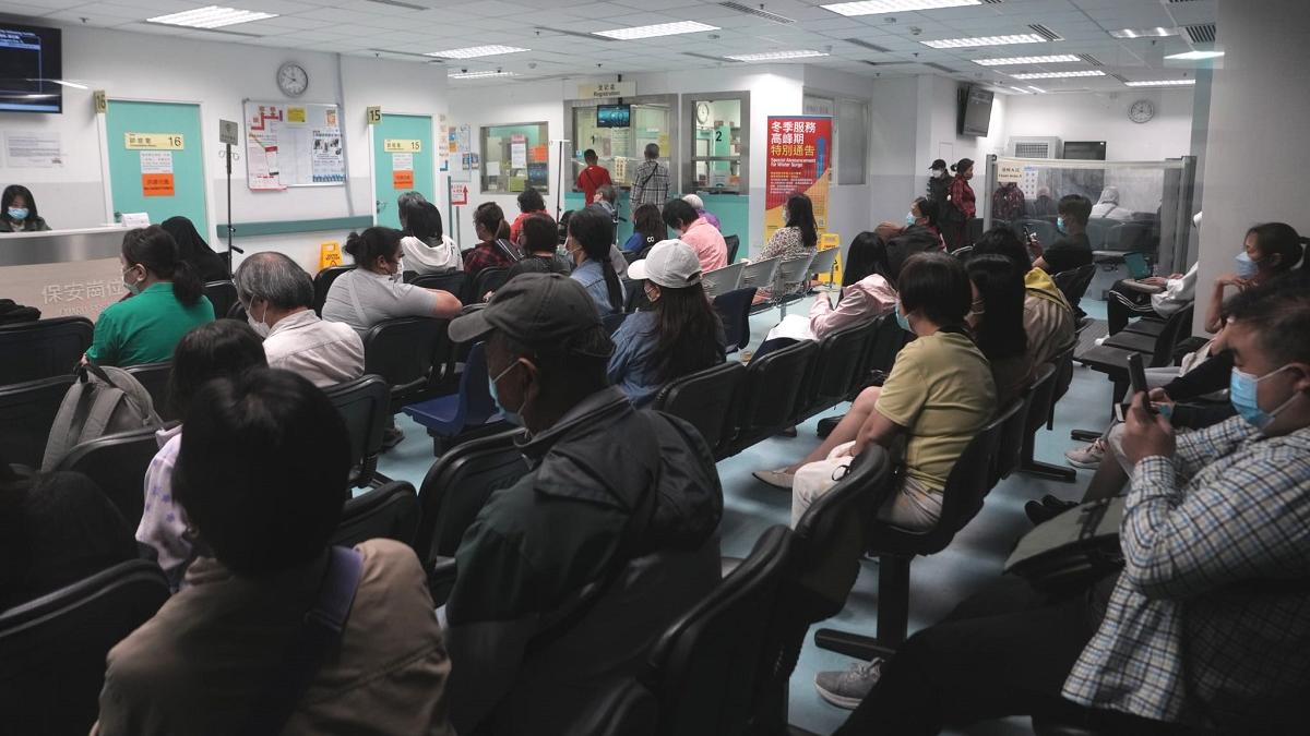 公立醫院急症室最近平均每日有6,000人次求診。(陳奕釗攝)