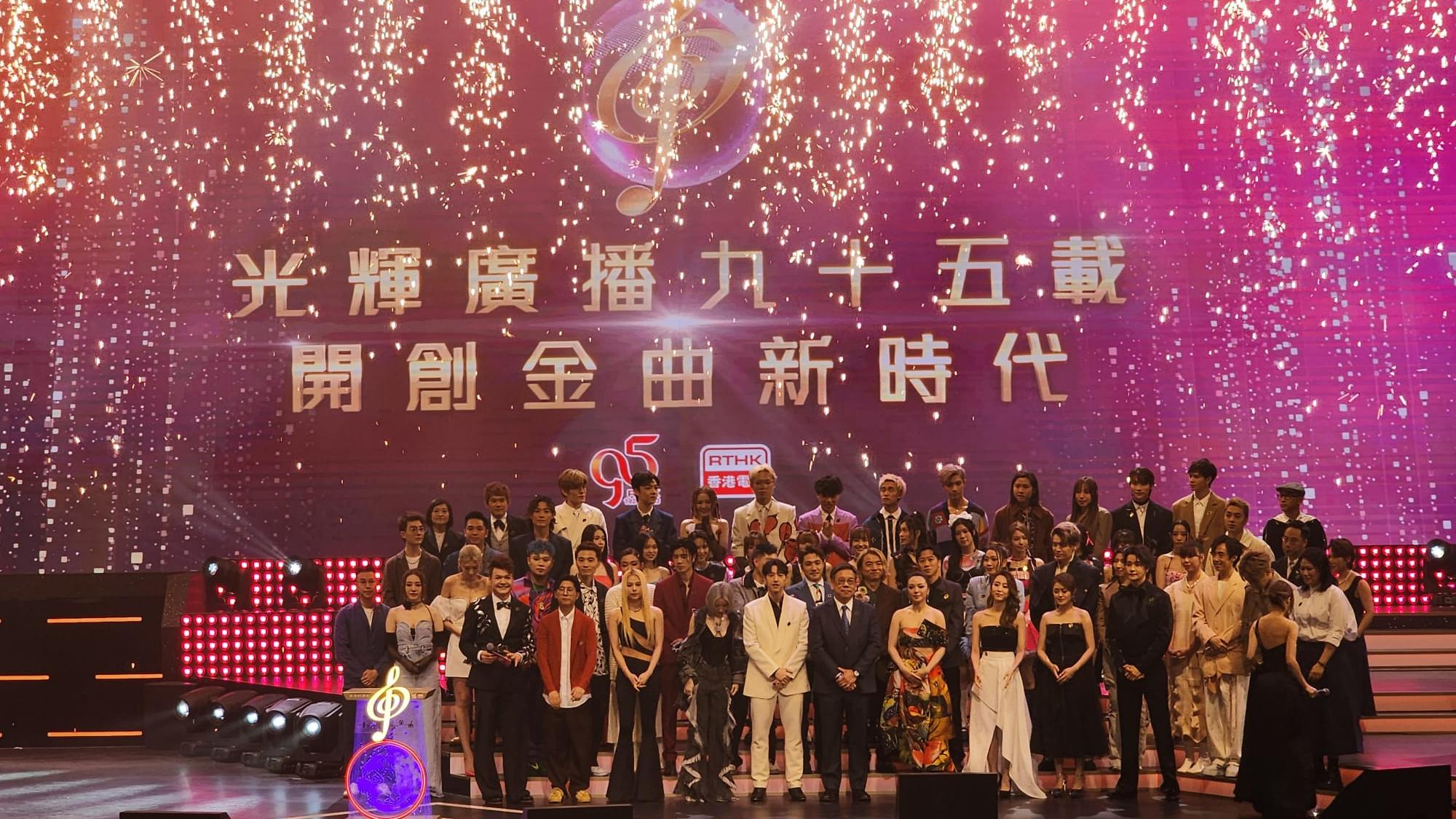 十大中文金曲2023︱MIRROR全團缺席 MC張天賦掃4獎封贏家