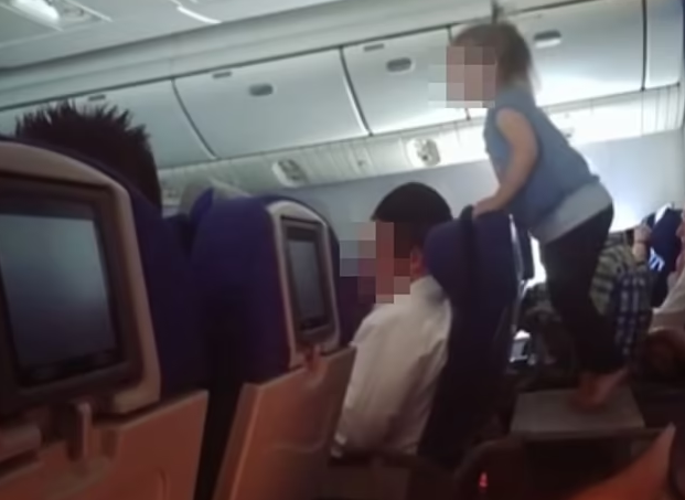  網民眼火爆鬧爆家長︰建議飛機設「兒童禁區」(有片)