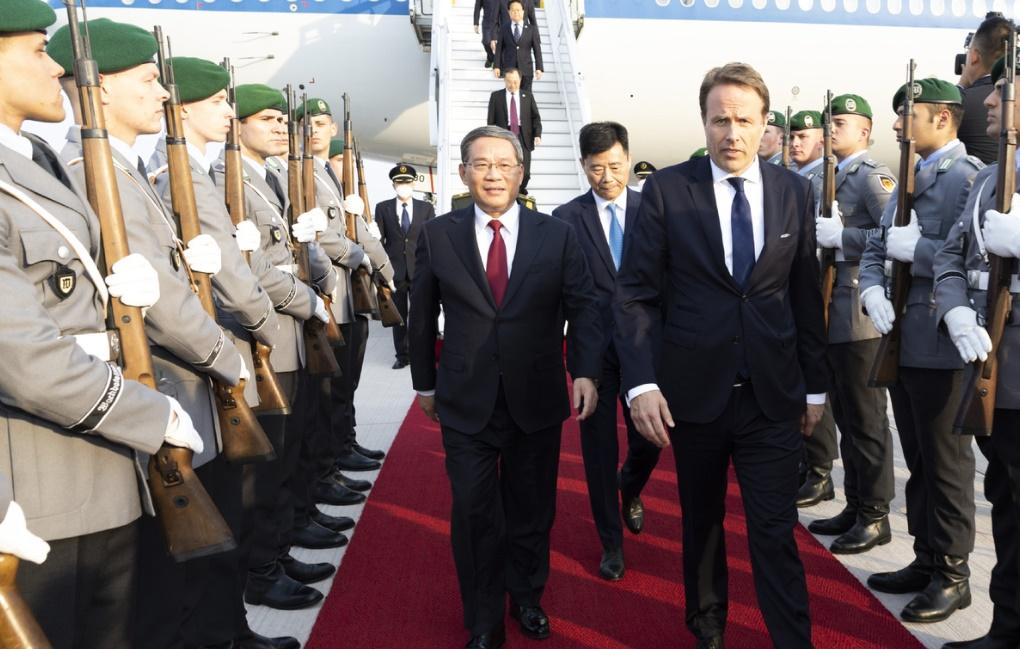 李強抵達柏林，稱中方願與德方深入交流妥善處理分歧。(Twitter)