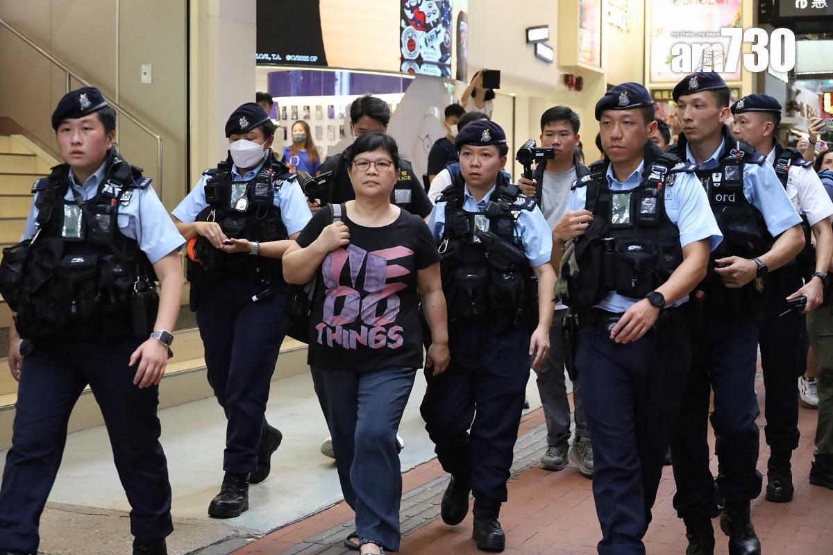 警方六四當日在銅鑼灣帶走多人，包括特約記者麥燕庭(左三)。(資料圖片／鍾式明攝)