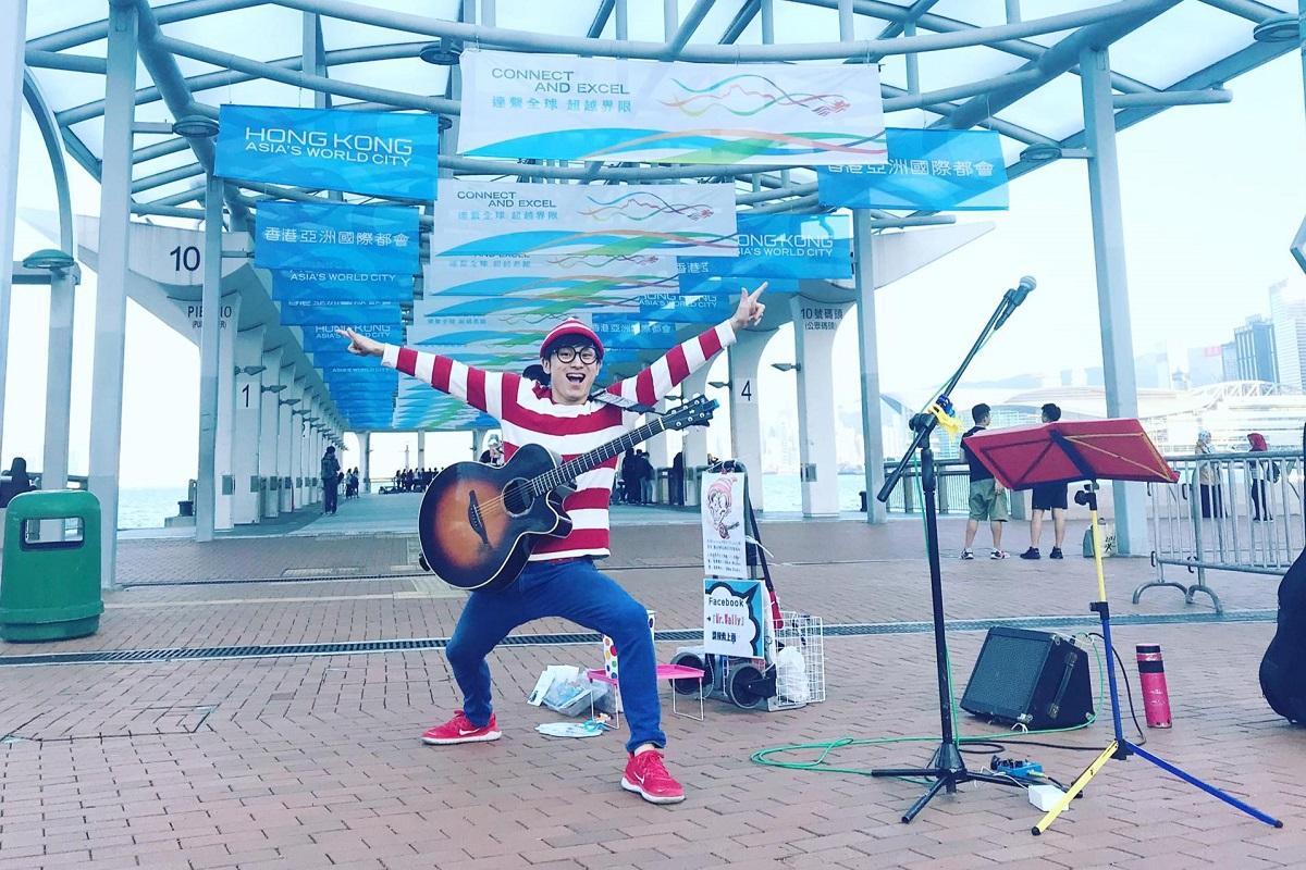 Mr. Wally過往曾多次在本港街頭表演。(FB專頁「Mr.Wally」)