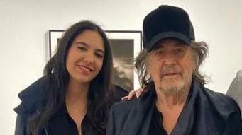 83阿爾柏仙奴喜獲慈菇椗 29歲女友平安誕男嬰