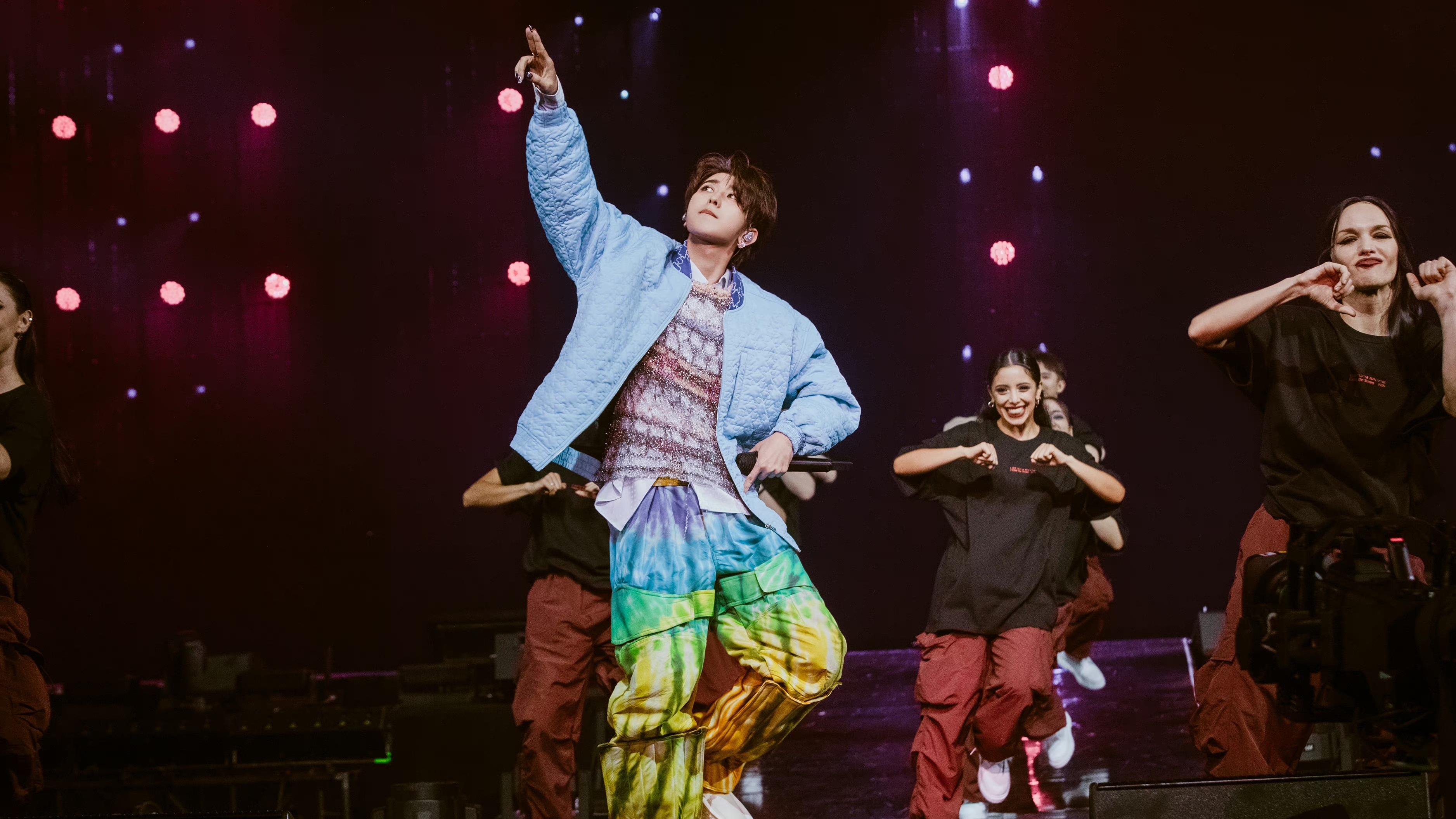 蔡徐坤來港開騷後驚爆曾迫女伴墮胎 消息登上微博熱搜