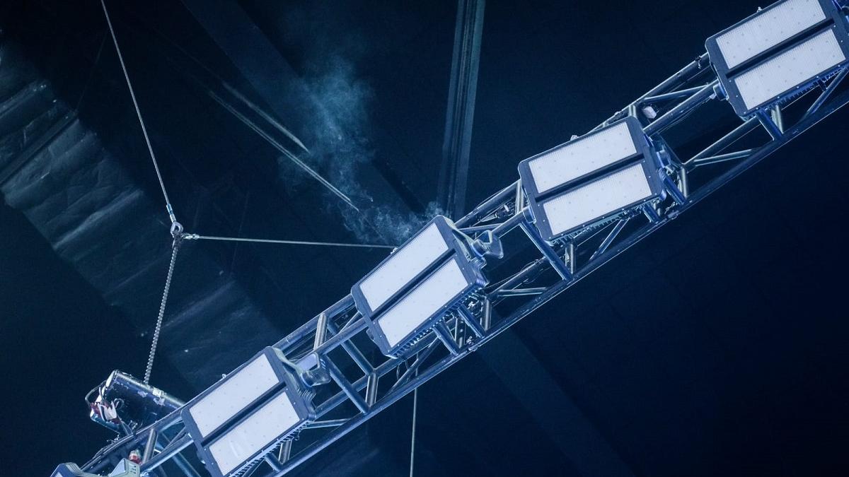 紅館舉行世界女排聯賽期間有射燈冒煙。(李睿哲攝)