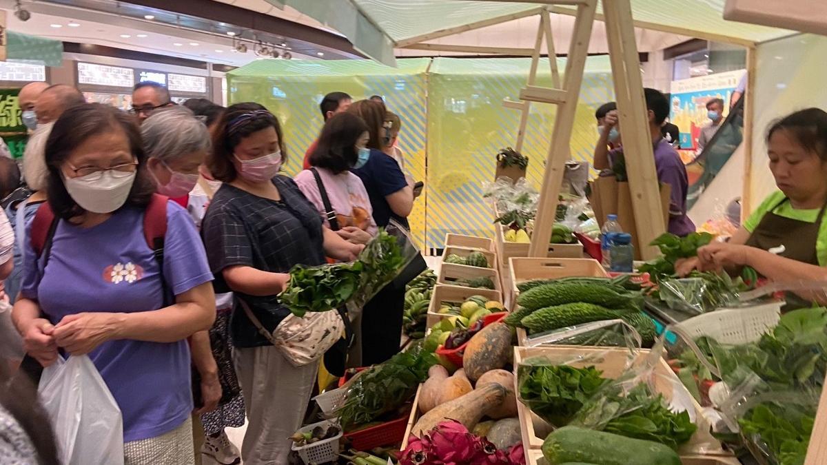 今年本地有機西瓜節在青衣城舉行，有40間本地有機農戶參與。(謝曉瑩攝)