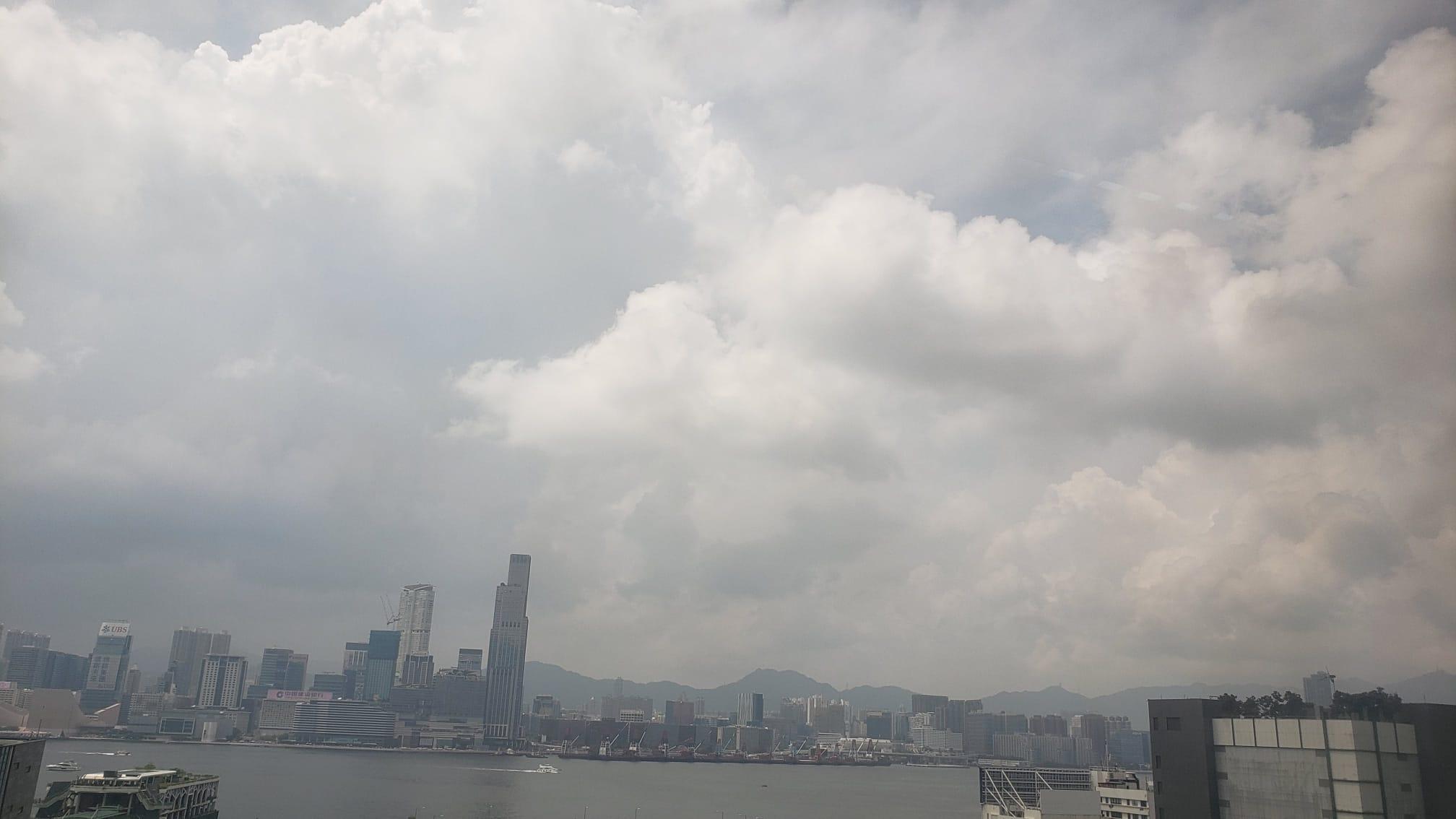 市區達34.7度，勞工處發黃色工作暑熱警告。