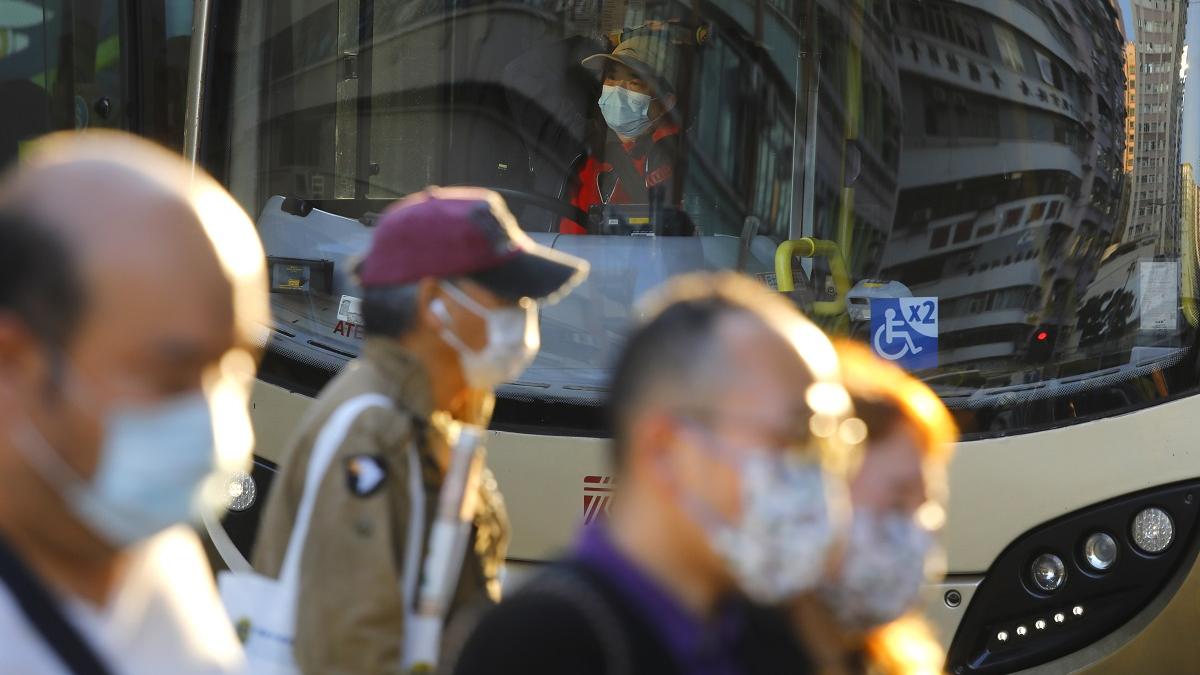 孔繁毅建議市民，在空氣流通的戶外環境毋須戴口罩。(資料圖片／林俊源攝)