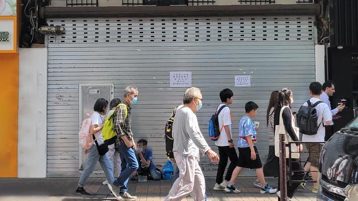 通關後首個暑假旺季租賃氣氛熾熱，新近有藥妝連鎖店以約40萬元租用尖沙咀海防道地舖，租金較高峰期跌近八成。