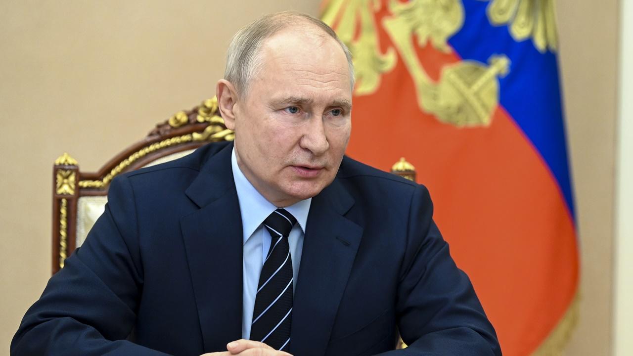 普京警告烏軍倘使用集束彈，俄將用充足集束彈反擊。(AP)