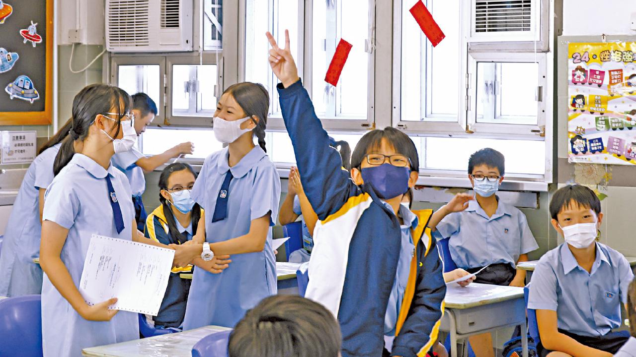 升中派位 「叩門位」削半 難轉投心儀學校 逾5萬學生 91%派首三志願 應對適齡學童減 李家超：思考鼓勵生育