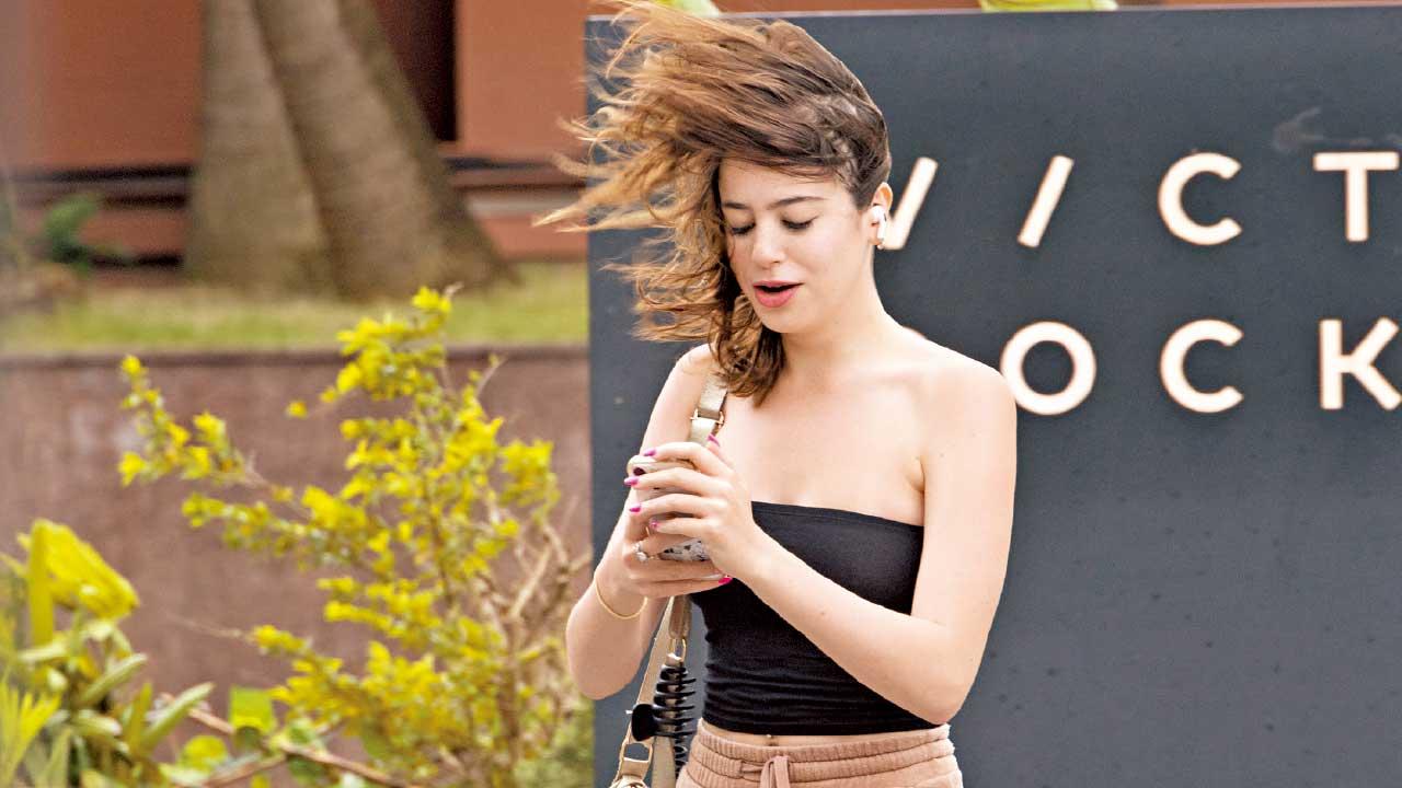 泰利襲港｜8號波掛逾15小時 打工仔嘆「打風假」成歷史 !